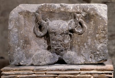 Capitale del Pilastro dei Nautes che raffigura Cernunnos da Gallo Roman